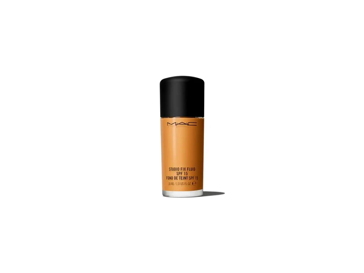 Revisão MAC Studio Fix Fluid SPF 15 24HR Matte Foundation + Oil Control: o acabamento fosco confortável que a pele oleosa precisava