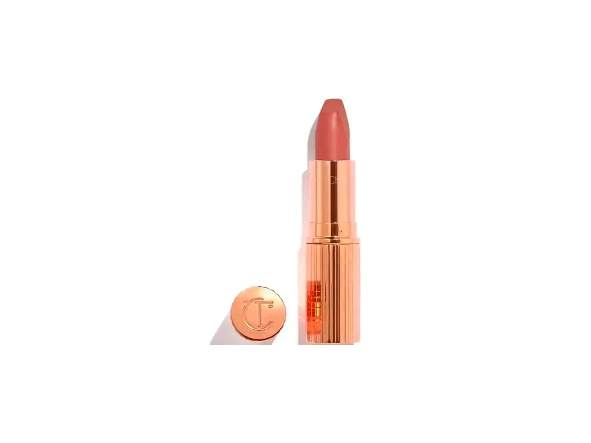 Revisão MAC Cosmetics Retro Matte Lipstick Ruby Woo 707: o vermelho definitivo que exige preparo prévio