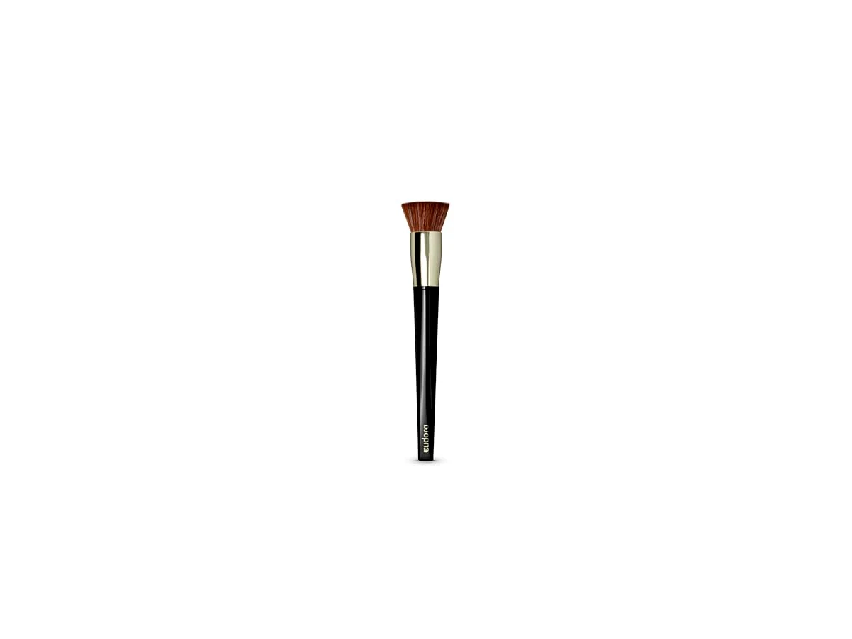 Revisão Eudora Niina Secrets Pincel Kabuki para Base: a melhor opção acessível para um polimento rápido