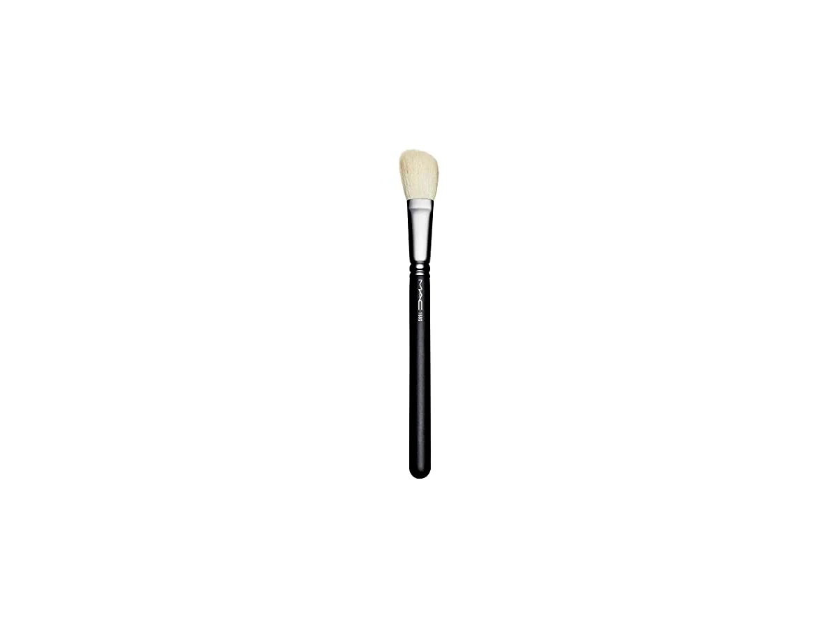 Revisão MAC 168S Large Angled Contour Brush: durabilidade profissional para um esfumado impecável