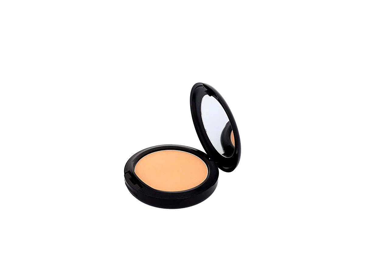 Revisão MAC Studio Fix Powder Plus Foundation: a escolha de alta cobertura para peles oleosas